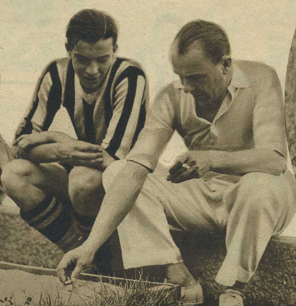 کارلو کارکانو در کنار یک بازیکن یوونتوس
