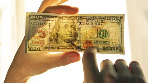 بهترین روش تشخیص دلار اصل از تقلبی