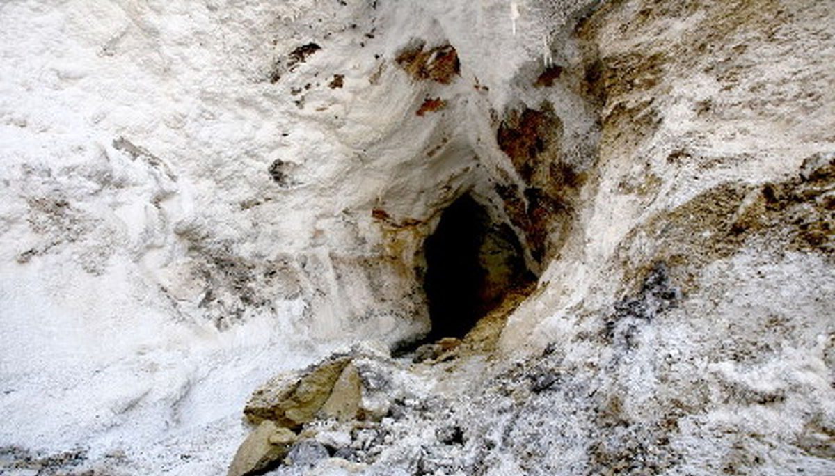غارهای نمکی جاشک