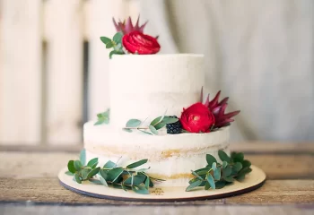 کیک عروسی با گل رز