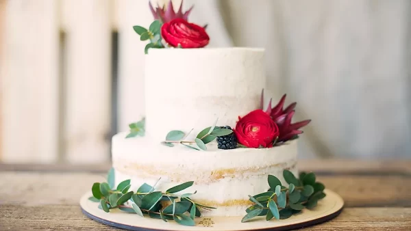 کیک عروسی با گل رز