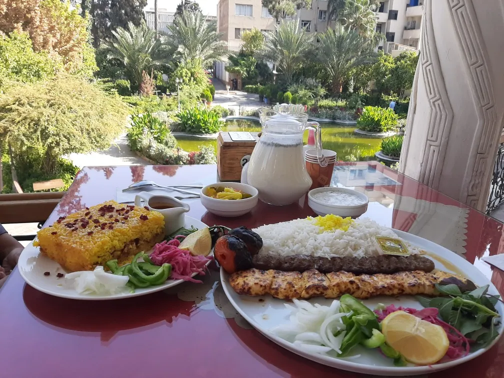 رستوران عمارت شاپوری شیراز