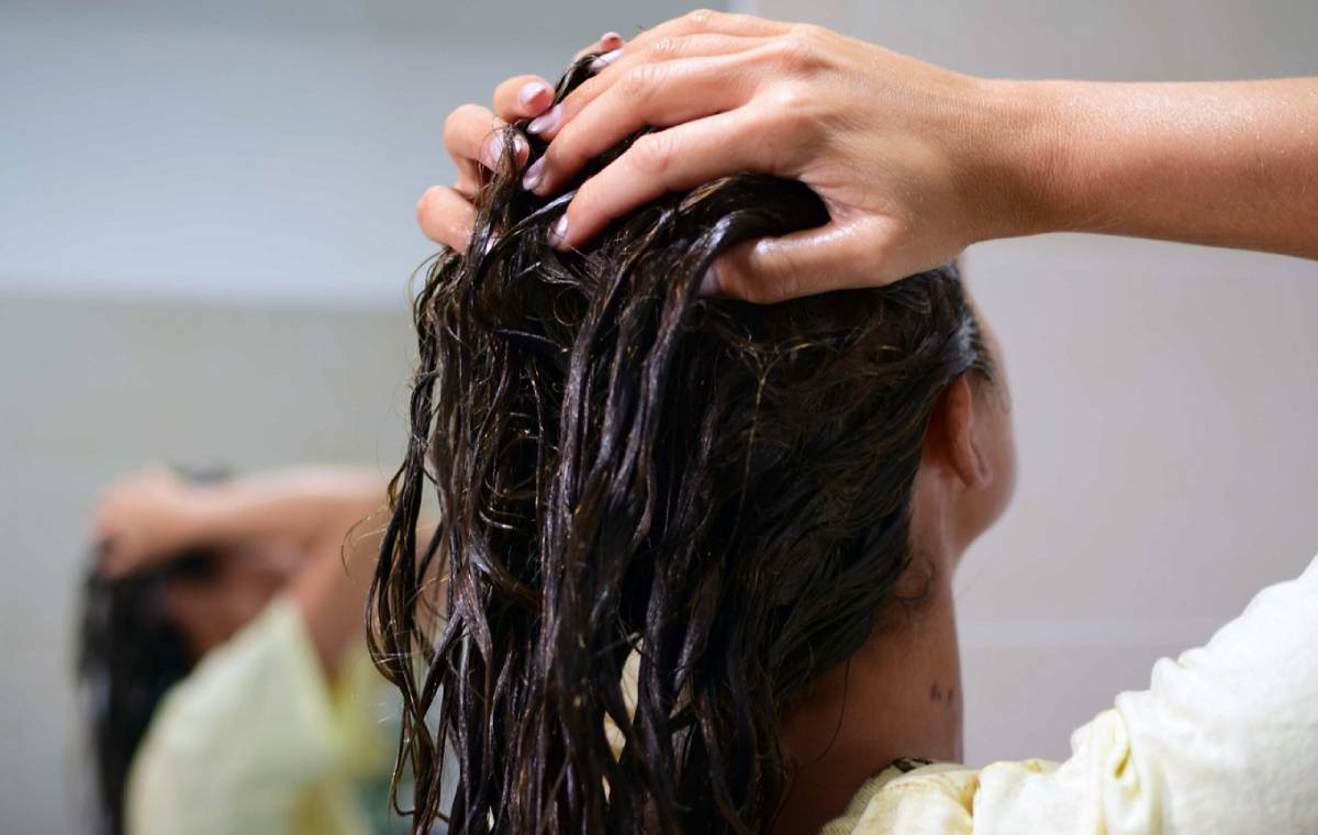 موهای چرب را چگونه بشوییم؟ 