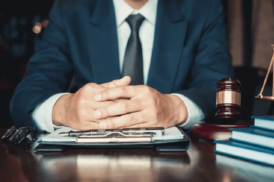 وکیل ملکی چه کمکی در خلع ید، تخلیه و فروش ملک مشاع می‌کند؟