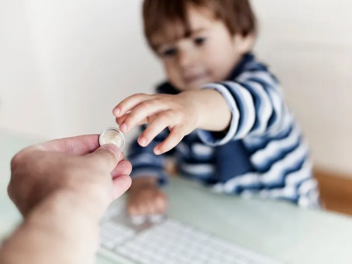 چقدر پول توجیبی به کودک بدهیم