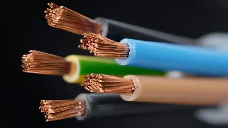 چه عواملی بر ارزش کابل‌های برقی همدان تأثیر می‌گذارند؟
