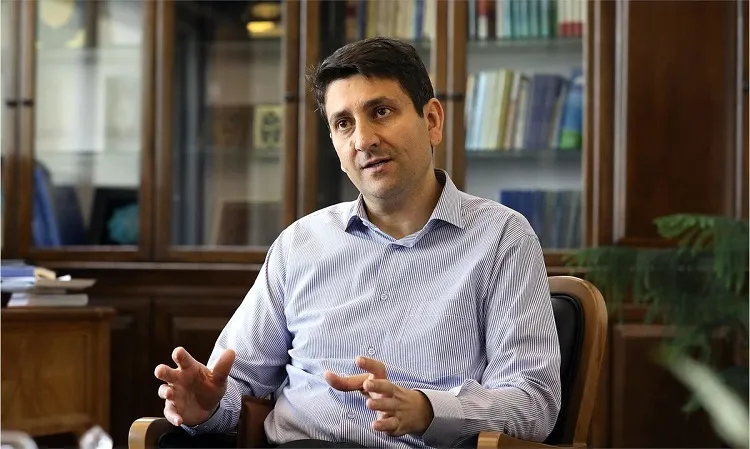 هاشمی: قطع آنتن گوشی های آیفون کنترل می‌شود | توضیحات تازه درباره تعرفه اینترنت