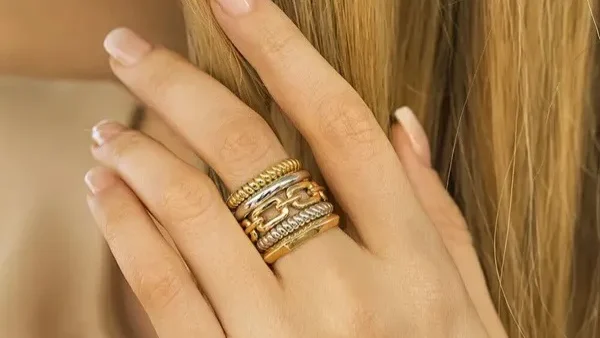 انواع مدل انگشتر طلا زنانه بدون نگین با قیمت مناسب برای هدیه