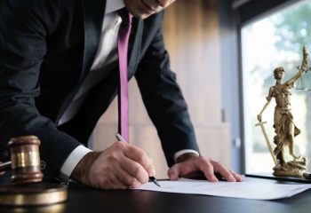 پیگیری پرونده حقوقی ایرانیان مقیم خارج