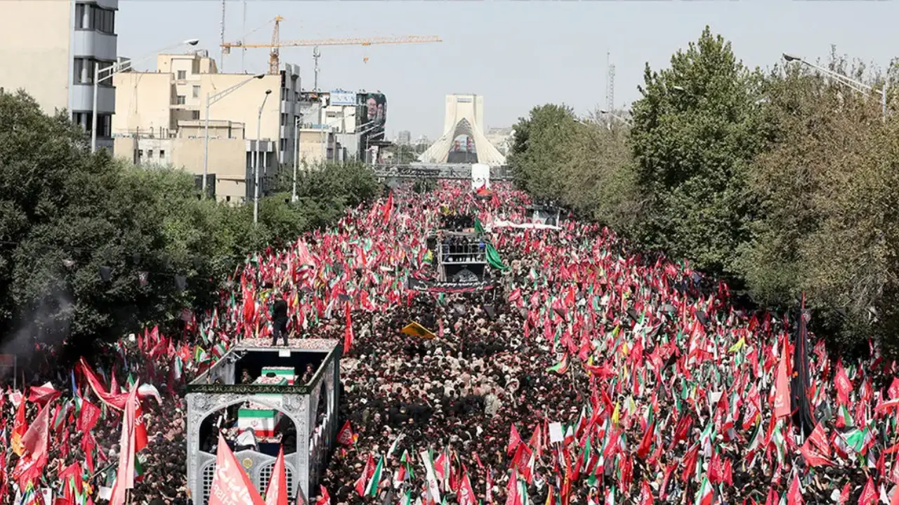 زمان پایان مراسم تشییع و انتقال پیکر امام شهید به قم اعلام شد!