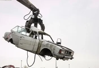 یک خودرو پیکان اسقاطی در اوراقی