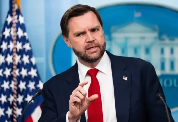 ونس: اگر ایران کنترل تنگه هرمز را بگیرد، بنزین گران میشود!